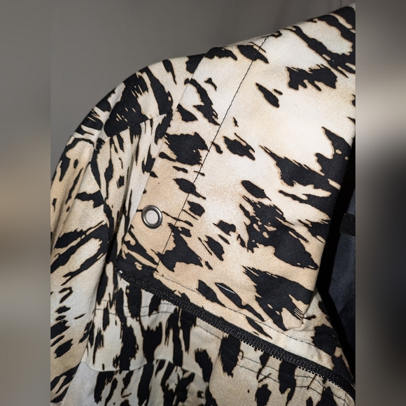 Studio Works Lightweight Animal Print Jacket | Soft & Stylish - Picture 3 of 5